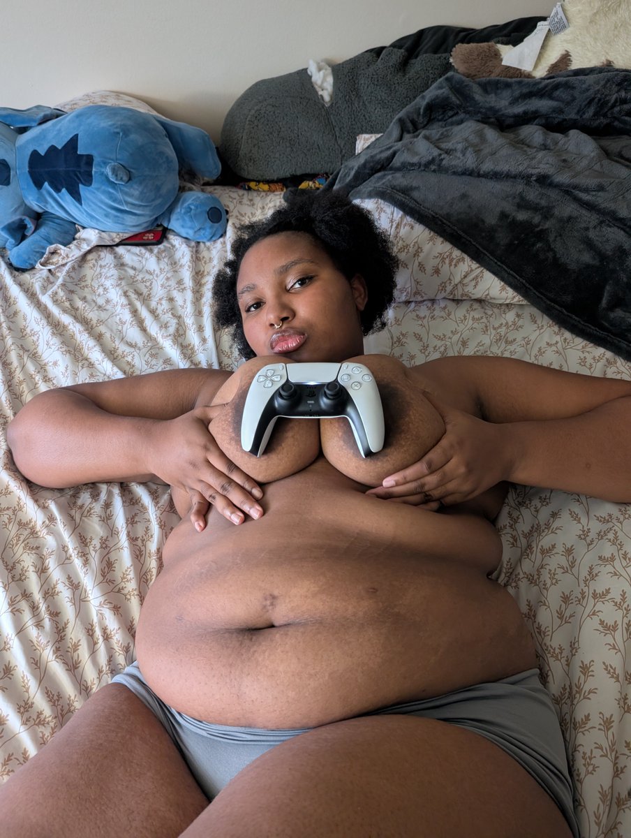 C0coLove's tweet photo. Winner takes all! 🏆

#ebony #bbw #ebonybbw #sexy #gamergirl #bigtits #bigass https://t.co/wC2V59IcpT
