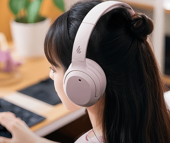 ForkinJen's tweet photo. Just unboxed my long-waited wireless noise-canceling headphones—sound quality is chef’s kiss, totally worth the wait!  #UnboxingFinds ， https://t.co/CsFtTdrn22