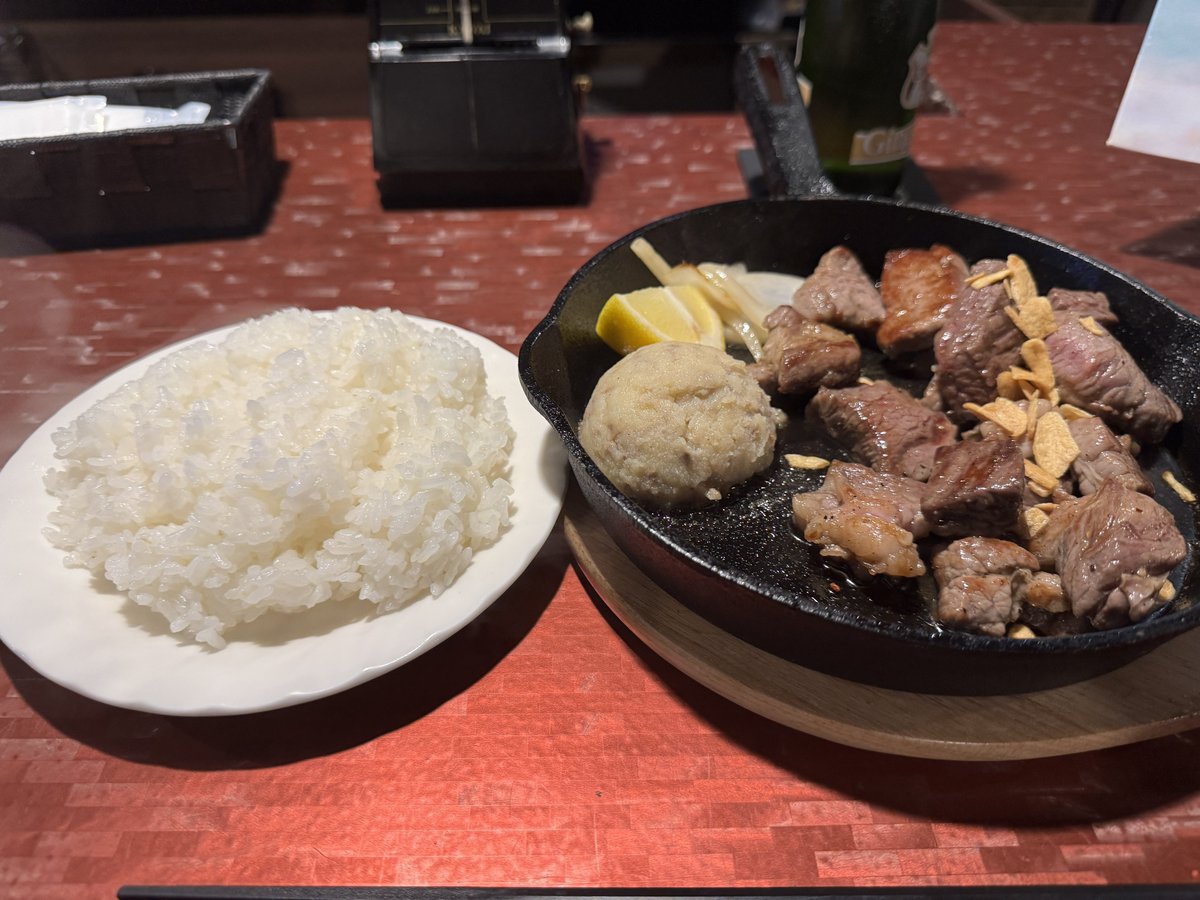 dashileon's tweet photo. 50代最初のランチはステーキで🥩 https://t.co/HZqiqUbO7K