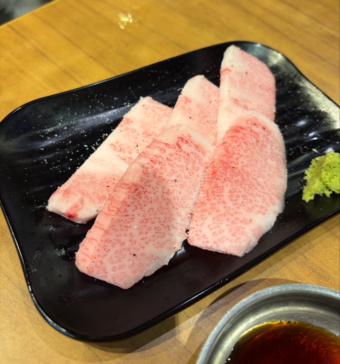Ryouma_Kanda's tweet photo. おはようございます☀

18(火)・19(水)めちゃくちゃお店暇ですがみんなどこへ？！？
どちらのお部屋も空いてるので‼️ぜひ‼️

【神田店】📞0362068899

写真は龍馬くんと関係ありません
こないだ肉をワイルドに生で食べました
更にワイルドな自分になりました
美味しかったです https://t.co/e9wWMMfBBW