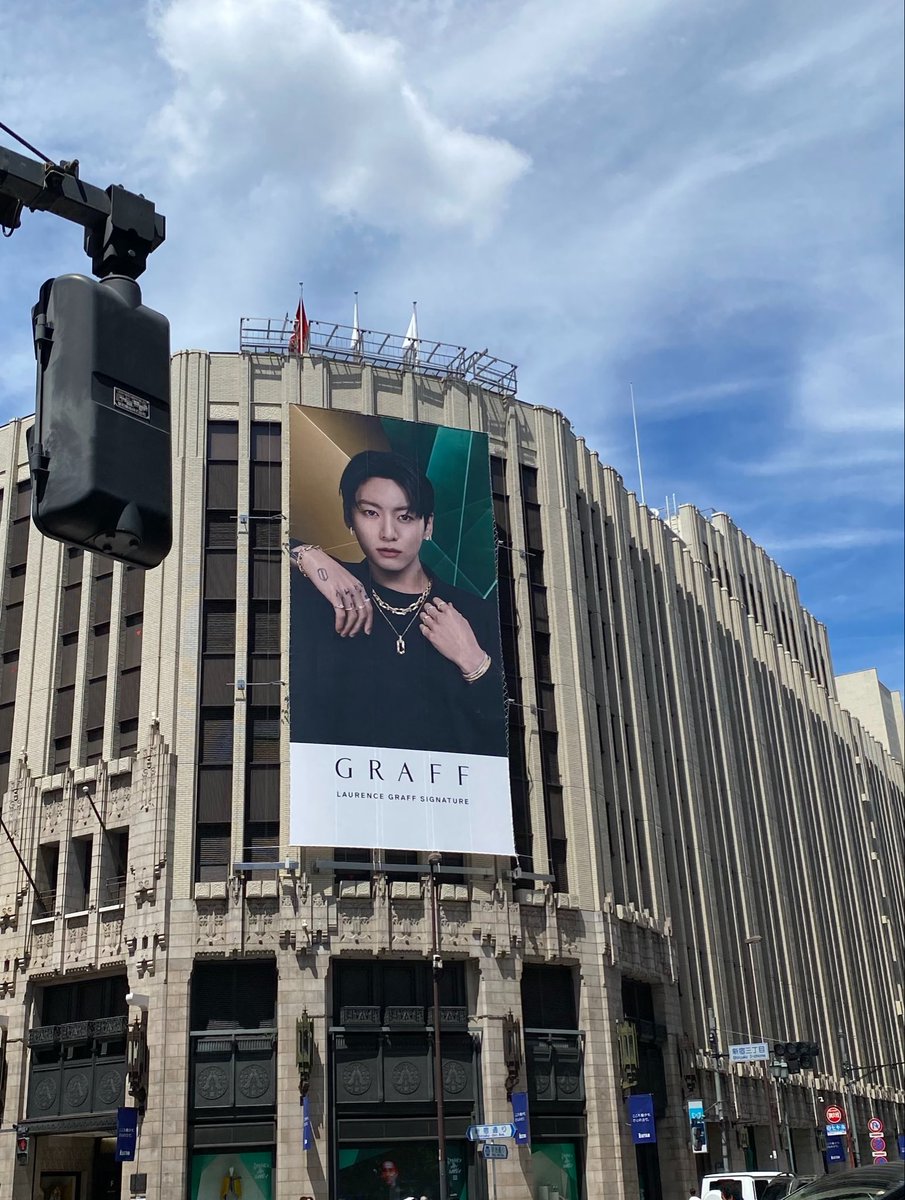 jazztete's tweet photo. LOOK WHO I SAW

JUNGKOOK FOR GRAFF  
#JUNGKOOKFORGRAFF  
#JUNGKOOKXGRAFF https://t.co/NpN6e42qwb