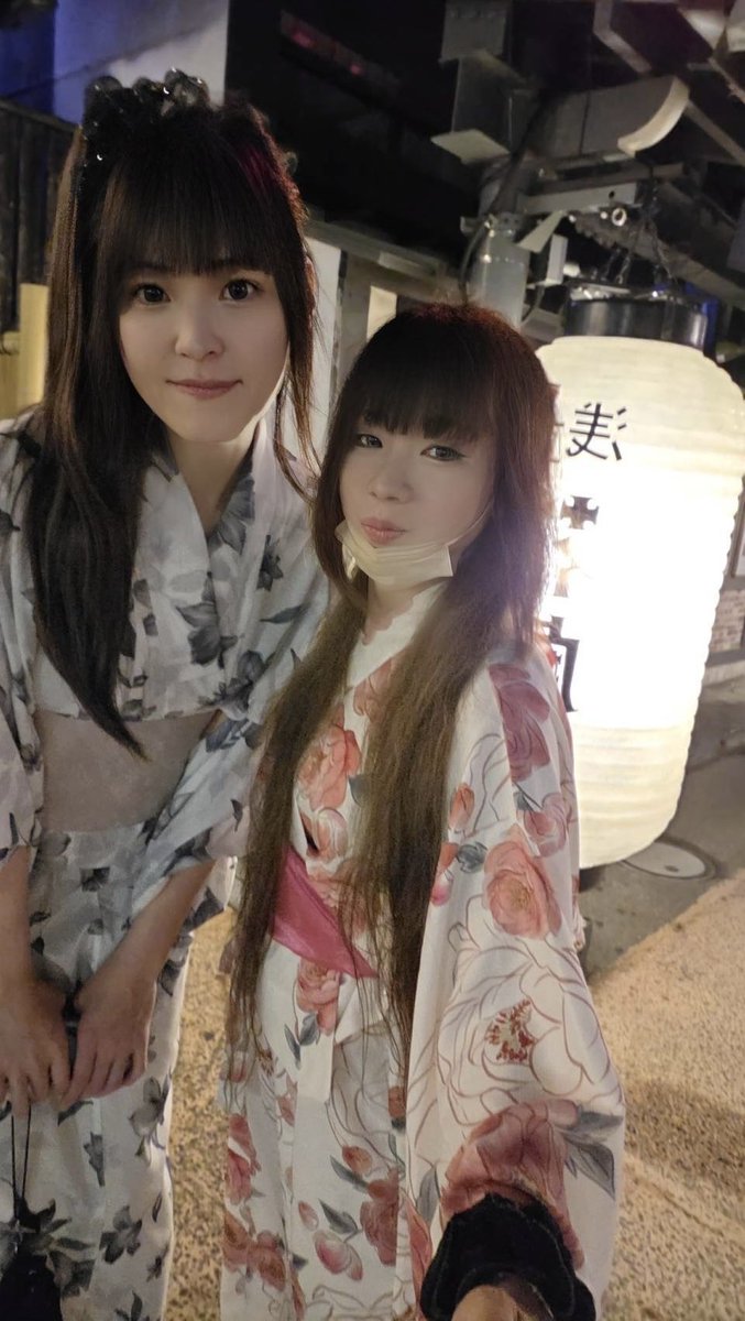 hAm___Hm's tweet photo. 東京での写真

みんな小顔すぎてわれの顔のデカさが際立つので
これから誰かと撮る時は遠近法をフル活用することをここに誓います🙋‍♀️

一緒に撮ってくれたみんなありがとね🤟 https://t.co/aYGzNKS33B