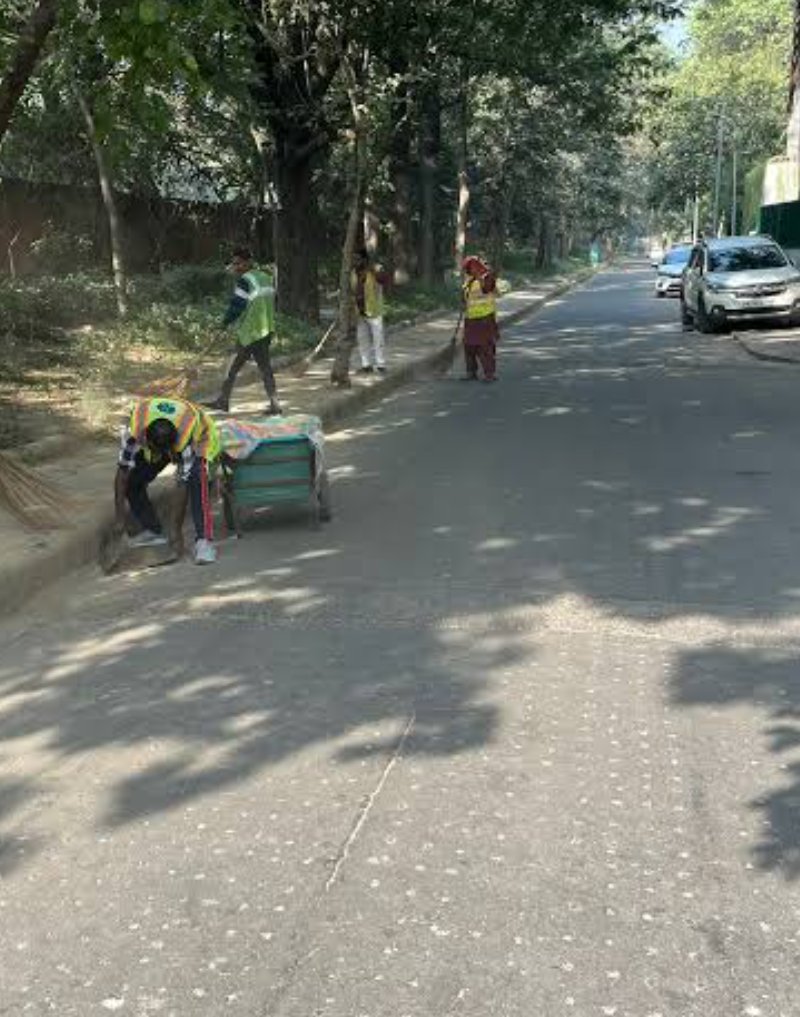 Indianinfoguide's tweet photo. 🚨 Delhi govt. rolls out cleanliness drive,under this Delhi's cleanest municipal ward will get Rs 1 Crore award every month in a year-long competition. https://t.co/k0N9k5uQnJ