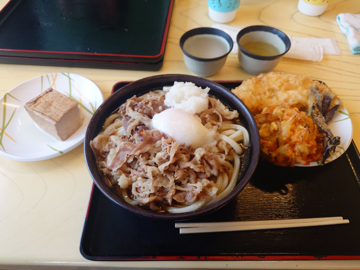 Tuno_maid's tweet photo. やっぱ香川のうどんは安いし多い！！

気合いいれて食べるぞぉぉ https://t.co/nK6XCZE8Dp