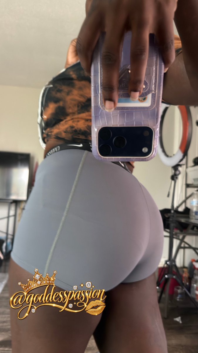 Goddesspasssion's tweet photo. Think of me while you dream, losers https://t.co/RF6gcSdknH