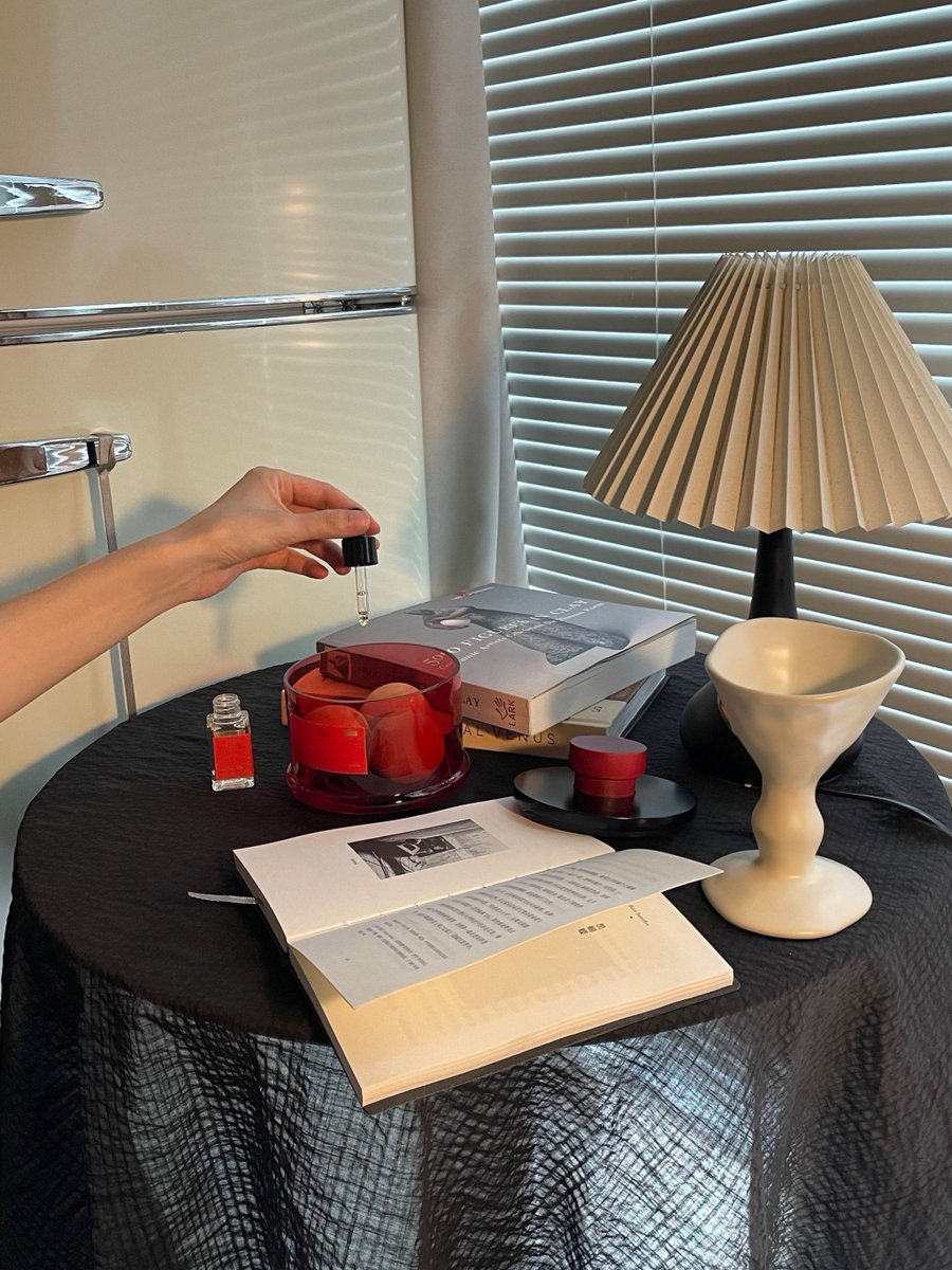 YangYang813's tweet photo. Just spent a rainy afternoon baking warm chocolate cookies, the whole house smells like heaven  no plans, just coziness and a good book—this is the kind of perfect lazy Sunday I needed.， https://t.co/Dow5kaM1EV