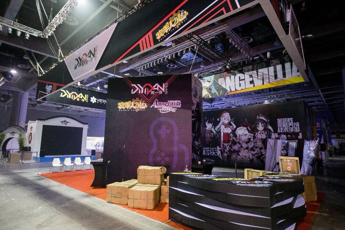 Alex03469525's tweet photo. Just checked into the biggest anime convention of the year—cosplays, merch hauls and 10+ hours of fun guaranteed!  #ComicConAdventures https://t.co/gUBX6iz7rc