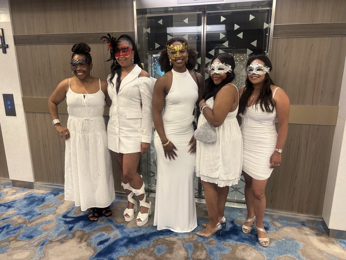 OsirusAmenRa's tweet photo. Royal Caribbean Cruise https://t.co/kjBt7GqodI