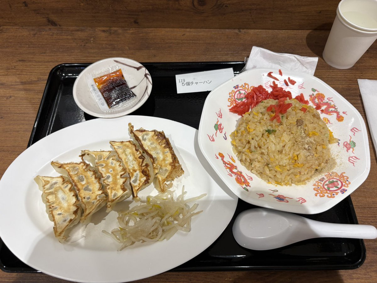 aatt4580's tweet photo. 今日の昼メシ！
浜松餃子と炒飯のセット…
浜名湖SAにて…

#昼メシ
#ランチ
#浜松餃子
#炒飯
#浜名湖サービスエリア https://t.co/C12p379Ks1