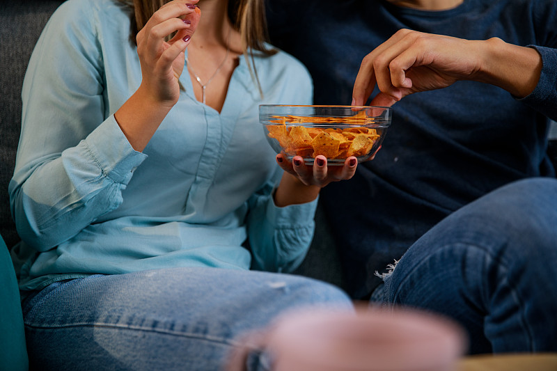 bashayer_vx1's tweet photo. Just accidentally stole my partner’s fries mid-movie night — they pretended to be mad but totally saved the last one for me https://t.co/Iu6Sz49gyd