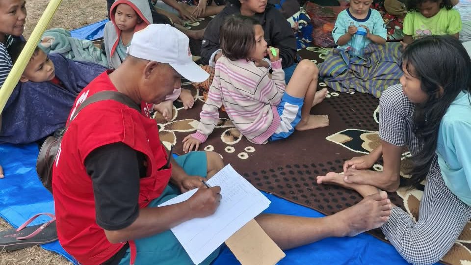 IFRCAsiaPacific's tweet photo. Indonesian Red Cross (@PalangMerah) response efforts are shifting from immediate rescue to understanding the humanitarian needs of people affected, just days after the 7.7-magnitude earthquake struck Flores Island. With thousands of people displaced and hundreds of aftershocks continuing, many families remain in temporary shelters and are hesitant to return home.

Red Cross assessment, emergency, medical, and water and sanitation teams are on the ground, working with communities assessing damage, support for recovery, providing first aid and medical services, and mobilising relief supplies. 

@IFRC continues to support Indonesia Red Cross with coordination, information management, assessment planning, and operational support.