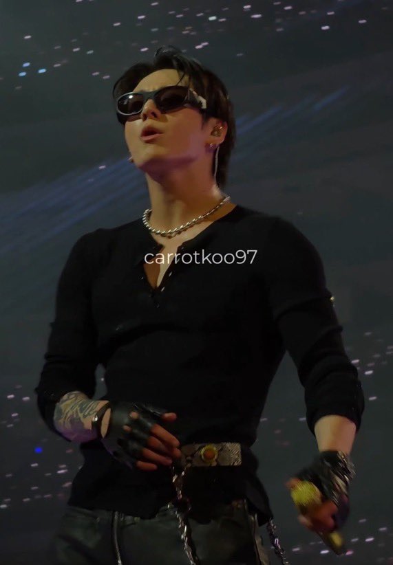 cuntfortannies's tweet photo. Jungkook in a Henley is somehow worse than him being shirtless https://t.co/uOHJ5GLrBk