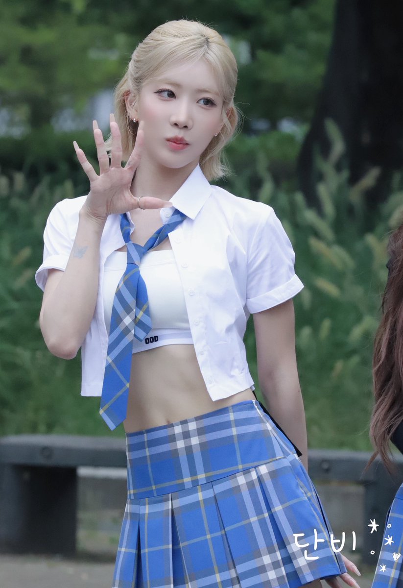 _danbiii_'s tweet photo. 260814 뮤뱅 일일팬매

#ARTMS #김립 #KIMLIP #최리 #CHOERRY https://t.co/wk3XtP1pOj