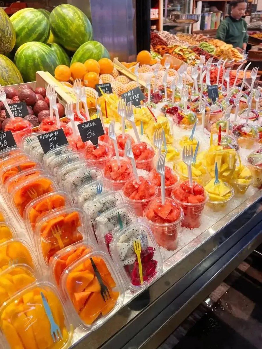 pulseby_M's tweet photo. I used to judge people for buying pre-cut fruit at the grocery store. Every time I walked past those plastic containers, I’d think, “What a waste of money. Just buy the whole watermelon and cut it yourself. It’s really not that hard.” I honestly assumed it was something people bought because they were too lazy to do the prep themselves. Then a few months ago, something changed my perspective. I was in the produce section when I saw an older woman reaching for a container of pre-sliced mango.￼