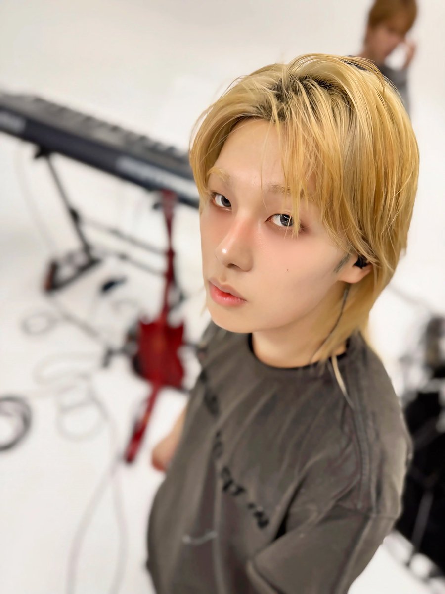 ehgns_lee's tweet photo. 도훈이 콧잔등에 블러셔 하는 거 진짜 잘 어울리는 듯 ㅜㅜ💙 https://t.co/s4JpCSMezt