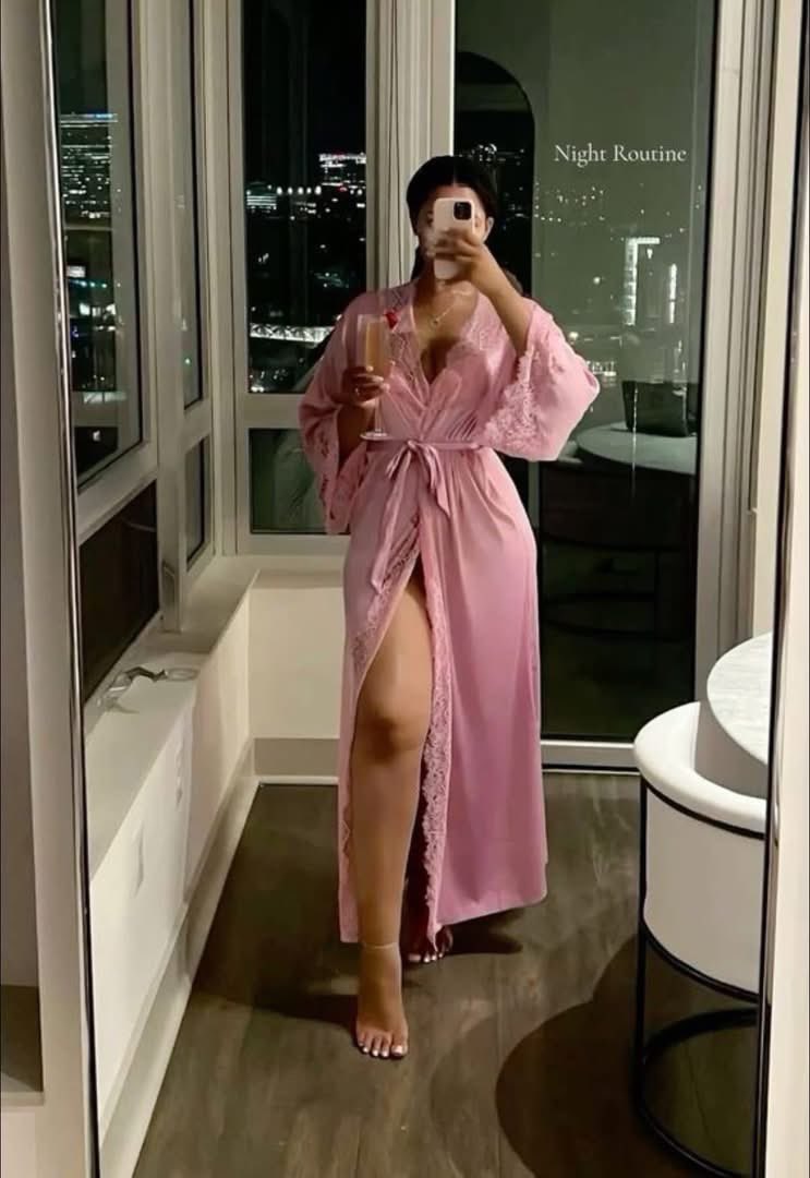 layxsnv's tweet photo. I’m such a robe girly I hate wearing clothes at home😩😌 https://t.co/3G4rchLdYp