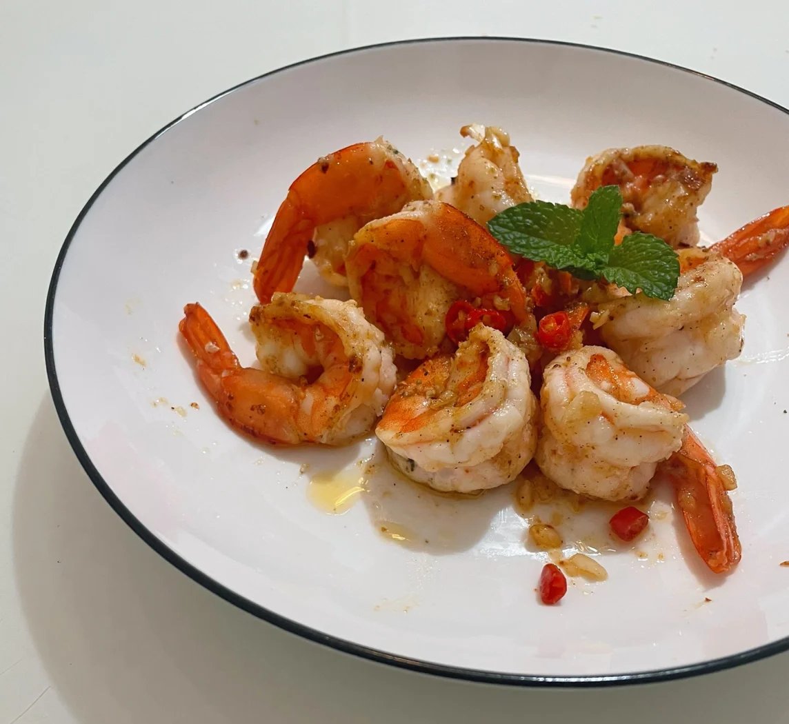 Asia499's tweet photo. Just whipped up garlic butter shrimp with toast in 10 mins—weeknight win at its finest ， https://t.co/gElWuulpVE