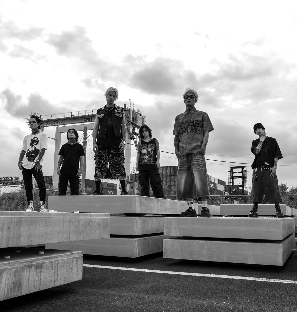 gekirock's tweet photo. 元サバプロのギタリストによるQON × ラッパー/シンガー TYOSiN、新プロジェクト"融合"始動!第1弾として「YU」&「GO」連続リリース!10月には東名阪ツアー開催! https://t.co/bNXoSNmpGC
#融合
#QON
#TYOSiN https://t.co/sf92jX4PYa