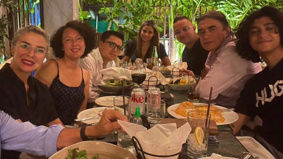EduardoKnox1560's tweet photo. @VillanueAle @ABDELAESPRIELLA @soyjaimeandres Se nos ríen en la cara! Claro que si malparido! Descarado hijo de puta! https://t.co/3OFVu1ctLs
