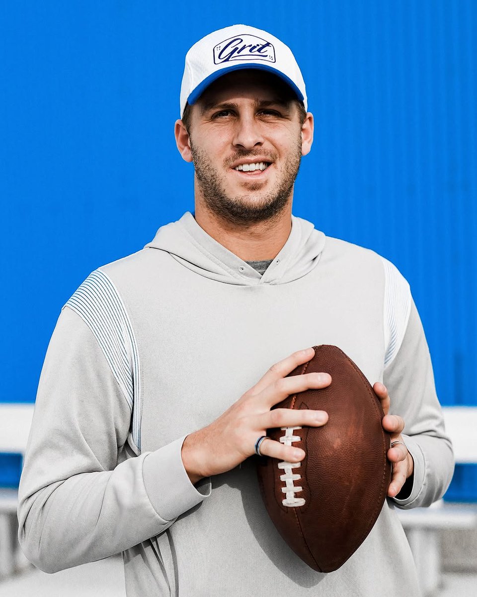 jaredgoff81gs's tweet photo. Jared 🤝 Jared. Had fun designing a ring that has a piece of the game ball from our season opener win. You can score a piece of this memorable Detroit sports moment too at . The best is yet to come. https://t.co/1cpY3KVAJl