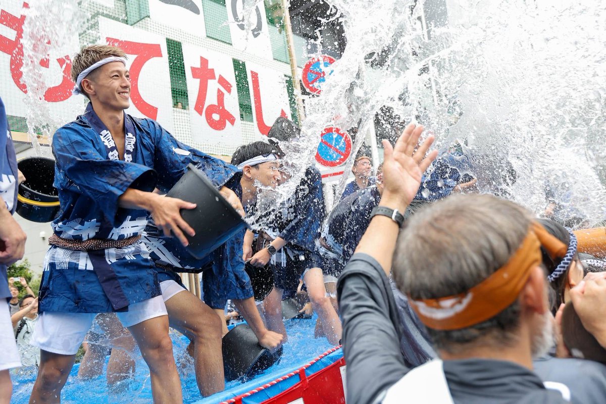 TUBCofficial's tweet photo. ［ 活動報告📝 ］江東区を代表するお祭り「#深川八幡祭り」へ選手・スタッフが参加しました！

江東区を代表する「深川八幡祭り」に選手およびスタッフが参加！本年は例大祭および付随する催しを含め、4つの町会様と連携させていただきました✊🏻🔥

🔗レポート・イベントの様子はこちら
https://t.co/TgfdLZEuI0

関係者の皆さま、そしてご来場いただきました皆さま、ありがとうございました💦
#TUBC