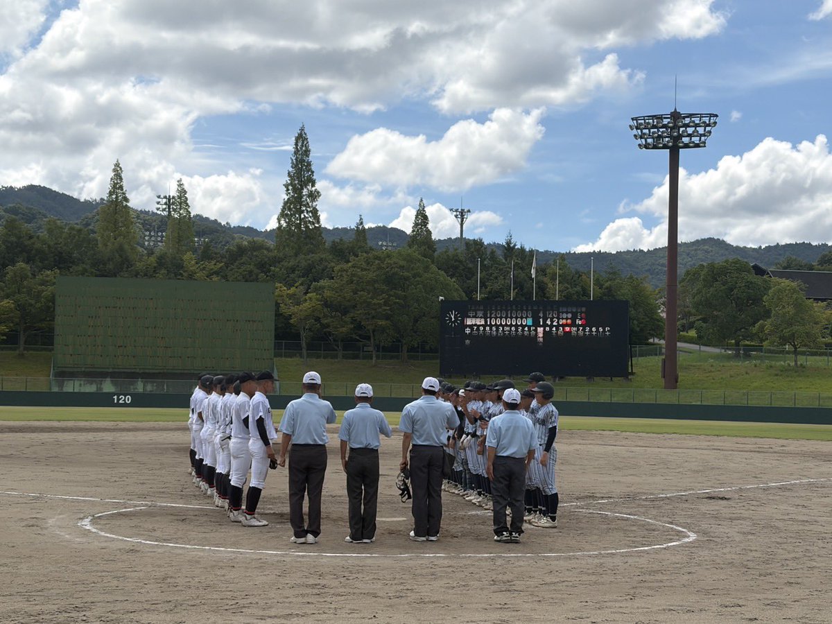 official_ghbf's tweet photo. 《秋季地区大会 8/18結果》

【西濃地区】
大垣西 8-1 大垣工
大垣日大 12-1 大垣商

大垣日大が優勝しました🏆
最後のシード枠には大垣西が入りました🎖️

【中濃飛騨地区】
関商工 10-2 高山西

関商工が優勝しました🏆

【東濃地区】
中京 4-1 麗澤瑞浪

チャレンジマッチの結果、中京が勝ちました！地区1位のシードとして出場します🏆それに伴い、2位麗澤瑞浪、3位土岐商となります。