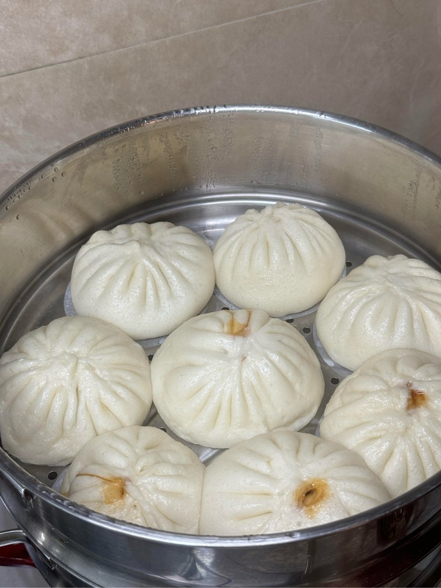VTun18's tweet photo. Just grabbed the first hot steamed bun from the steamer this morning—warm, fluffy, and pure comfort in every bite. https://t.co/9URml8WsET