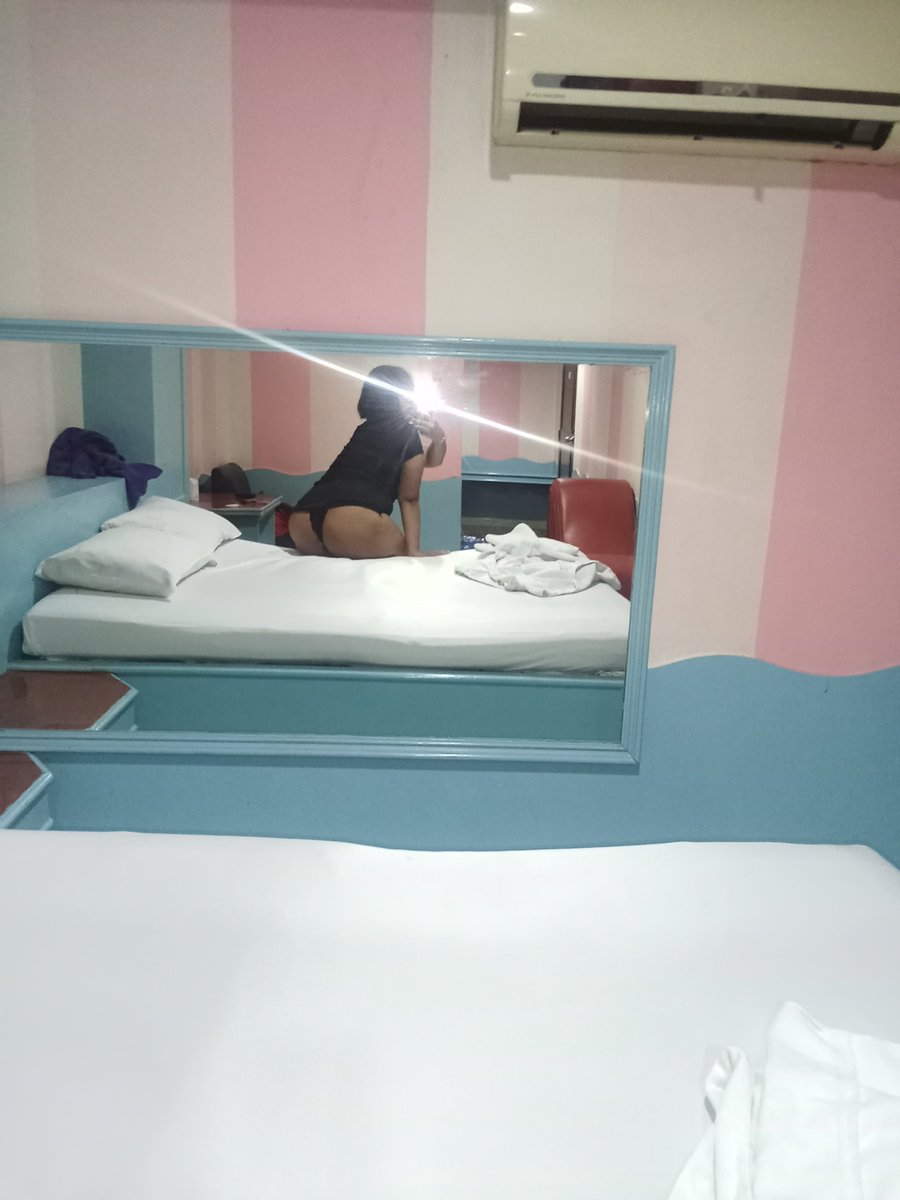 minim070's tweet photo. อยากดูดนม เลียหี หาหีให้ผัวเย็ด🥺 อยากเลสเบี้ยนสนใจทักมางับบ #นนทบุรี #บางบัวทอง #ไทรน้อย https://t.co/y2QPYz2M7e