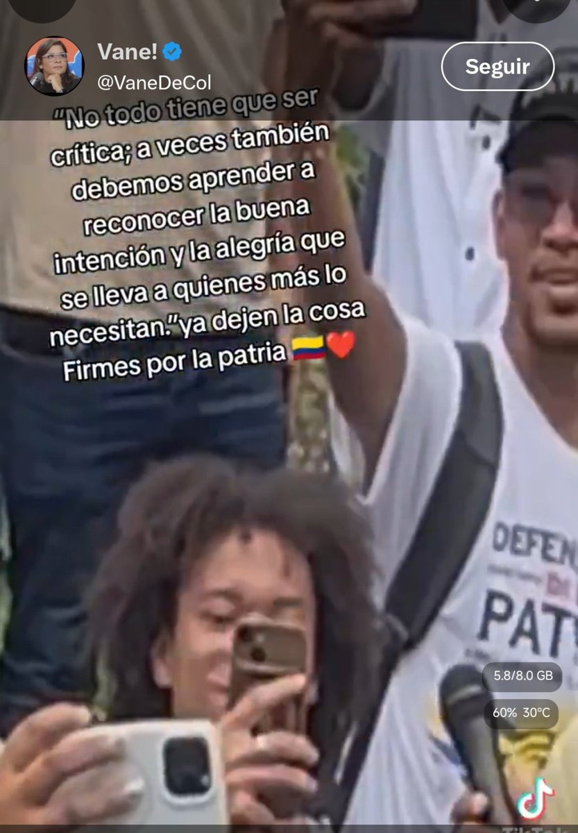 CassiusCIayX's tweet photo. Pero hubieran hecho mejor el montaje.  En el mismo video se ve como le aparecen y le desaparecen las cámaras. https://t.co/jmsFcxaHh2