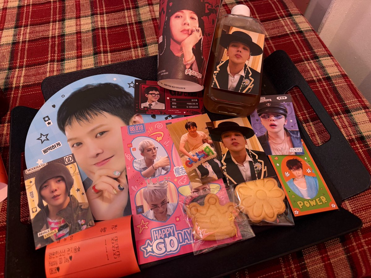 ddunddan0819's tweet photo. 생카하면 역시 톤앤매너 ..♡ 
사진도 하나같이 너무 맘에 듦 💛💛 

#시크릿코드_0818
#HAPPY_GD_DAY https://t.co/c3KXpdZISm