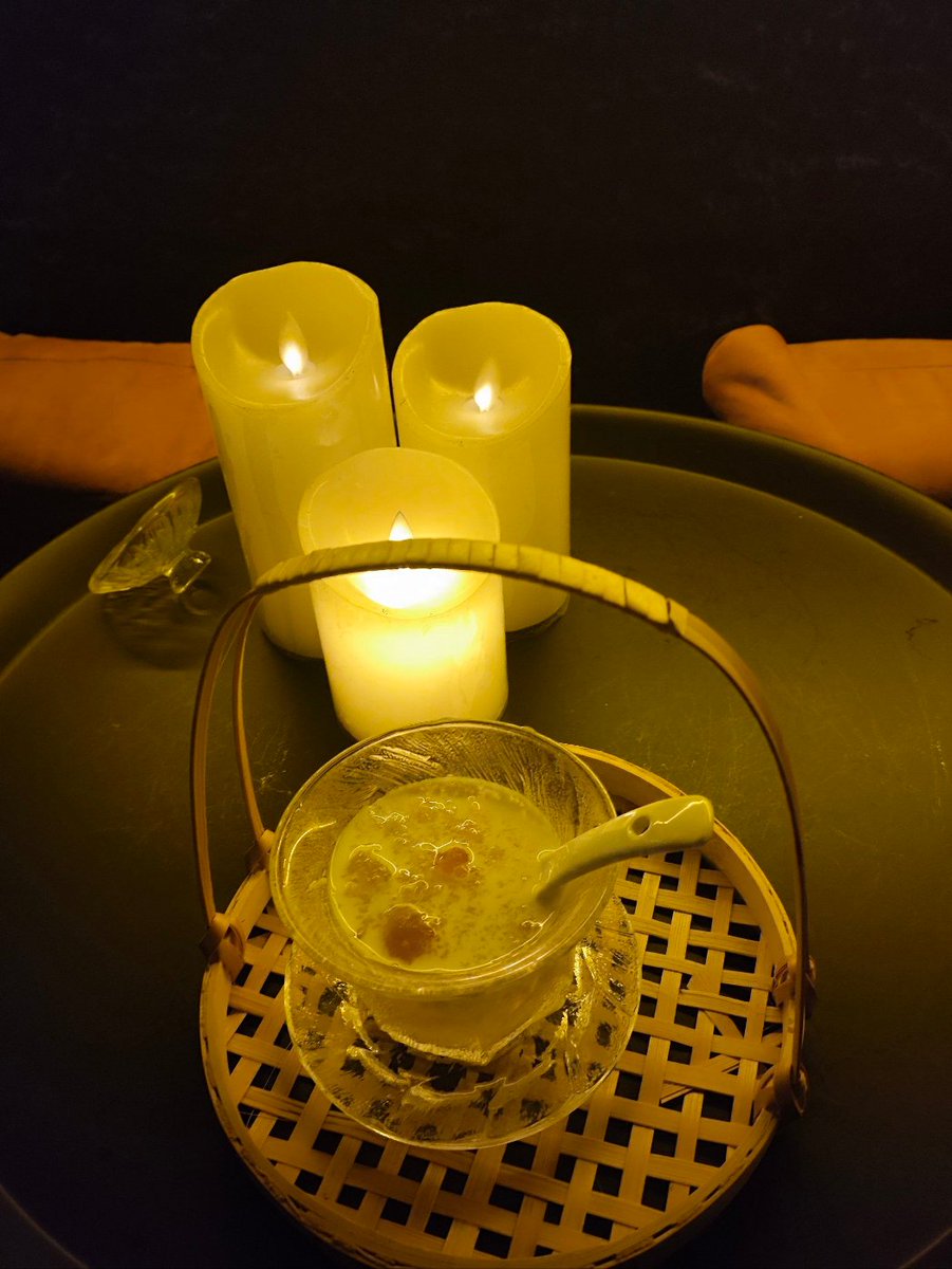 SitiLovehym's tweet photo. Just found the perfect late-night snack—warm salted edamame with a cold lemon seltzer. Pure tiny, happy meal vibes. https://t.co/c7cbW4OufS