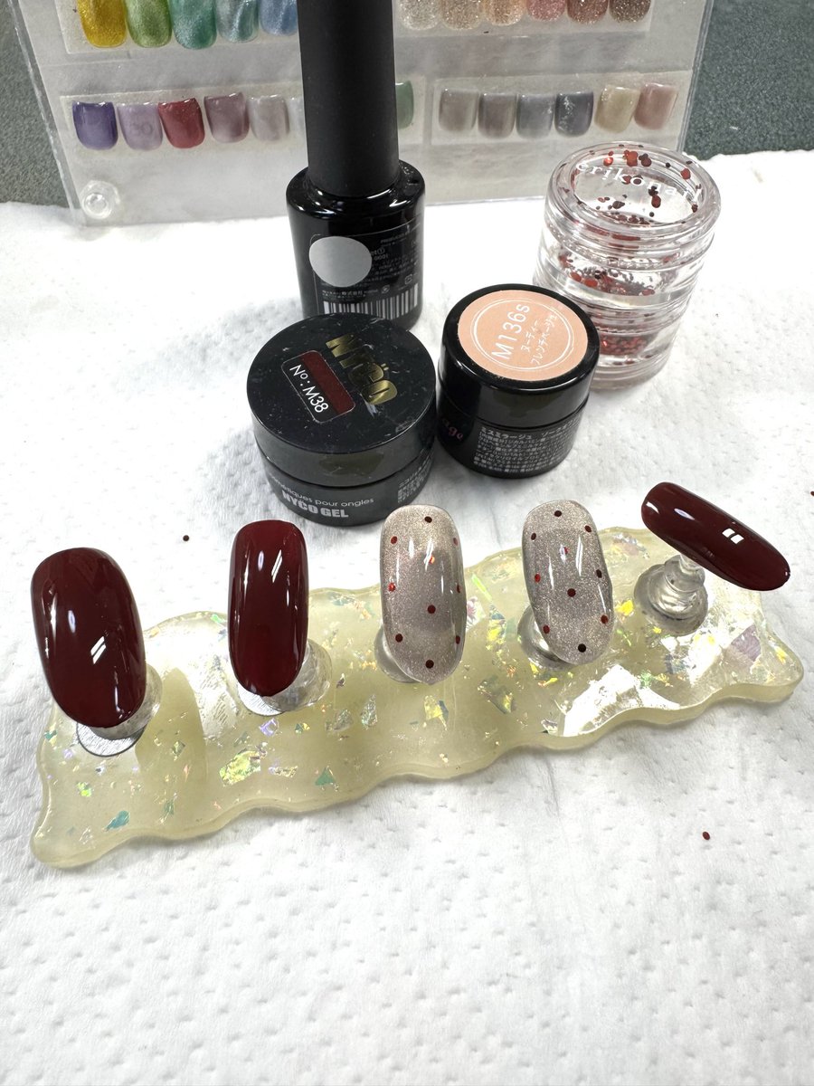 NailVerite's tweet photo. の定額デザイン、ただいま作成中💅🏻✨
どんなデザインにしようかな…と悩みながら
来月もお気に入りが見つかりますように🫶🏻
k 
#ネイルヴェリテ #練馬区 #大泉学園 #ネイルサロン #日本ネイリスト協会 ＃当日予約大歓迎 ＃駐車場無料 https://t.co/imf3hYh7pv