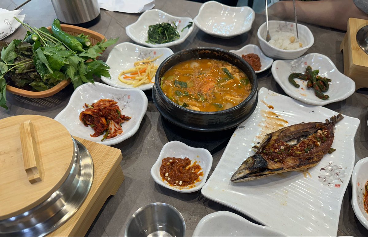 Dohwa9537's tweet photo. 언니랑 청국장에 솥밥 맛있는데 내가 지금 위염인지 아파서 밥먹고 약먹으려구 먹음 근데 맛있다?? ㅎㅎㅎ

#창원 #청국장 #솥밥 #트랜스젠더 #쉬멜 https://t.co/AJOWV9UgRF