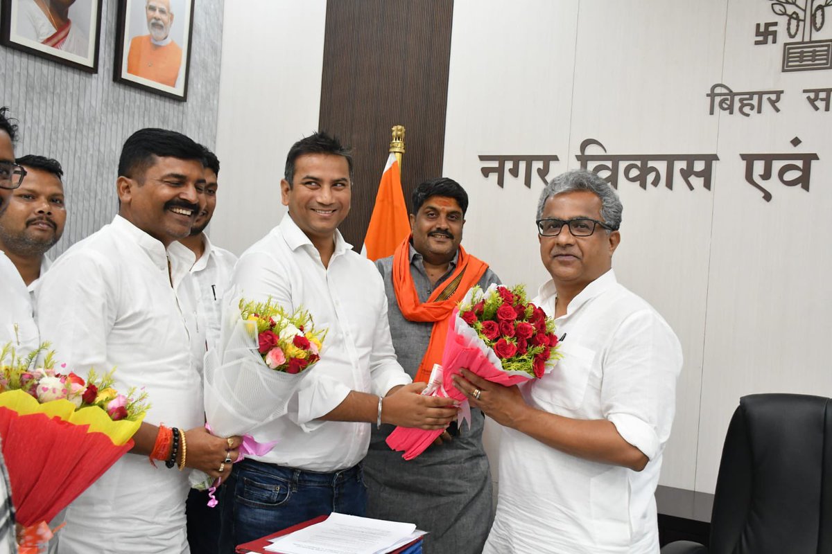 mishranitish's tweet photo. 📍नगर विकास एवं आवास विभाग, पटना 
🗓️ 17 अगस्त 2026

कार्यालय कक्ष में मुख्य पार्षद महासंघ के प्रतिनिधिमंडल ने मुलाक़ात किया।

@UDHDBIHAR 

#समृद्ध_बिहार https://t.co/rClKBws7by