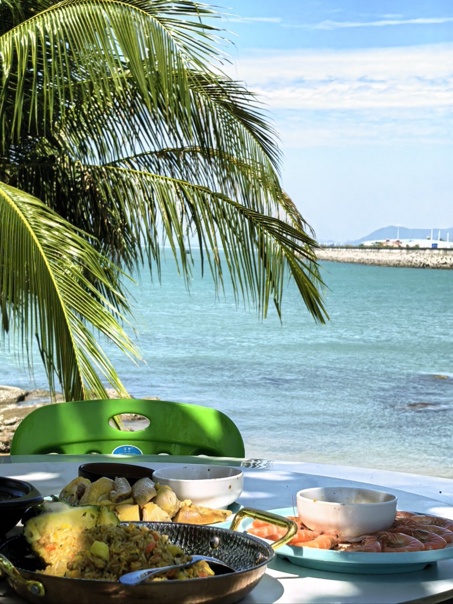 CasteloPute's tweet photo. Just wrapped up a quick day trip to the coastal town! Fresh seafood, sunny waves, and perfect vibes beat working from home today. https://t.co/exfhC85M3C