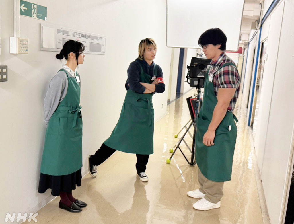 nhk_dramas's tweet photo. 🌙#夜ドラ【#税金で買った本📚】
NHK総合 8/24(月) 夜10:45スタート！

初ドラマレギュラー出演の青木さん
ド緊張で、ちょっと声をかけただけでも飛び上がるほどだったそう

ふたりのおかげで現場にも馴染みました！

#奥平大兼 #西野七瀬 #青木マッチョ
▼公式HP
https://t.co/oFFU2lcWMZ https://t.co/wU1WB7poav