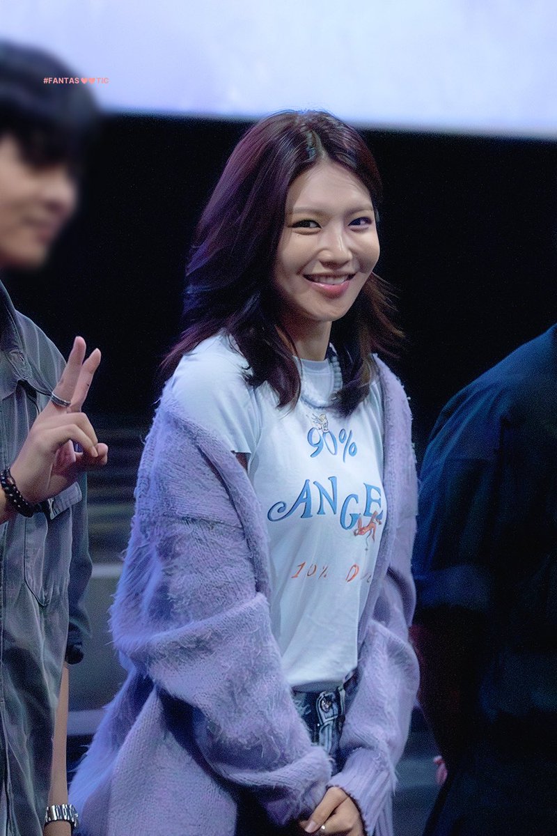SY_FANTASOOTIC's tweet photo. 260816 영화 #오케이마담 무대인사

#수영 #최수영 #sooyoung https://t.co/BOpWkdxehv