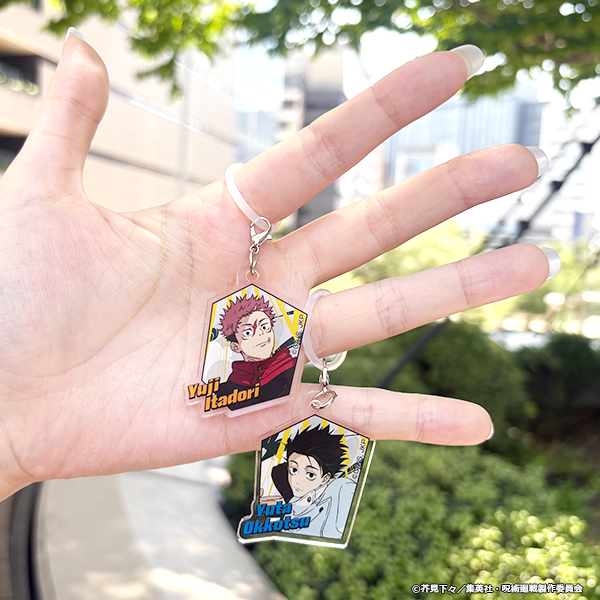 animejujutsu's tweet photo. ／
#じゅじゅフェス 2026グッズ紹介
＼

本日のグッズ紹介は
『トレーディングマルチマーカー』と
『“帳” クリアポーチ』!!

マルチマーカーは傘の持ち手や
ペットボトルなどに付けて目印にできる、
日常使いにもピッタリな便利で
キュートなアイテムです!!

ポーチはもっちびぬいぐるみが入るサイズ!!

▼詳細はこちら
https://t.co/rmpcWXyBbg

#呪術廻戦