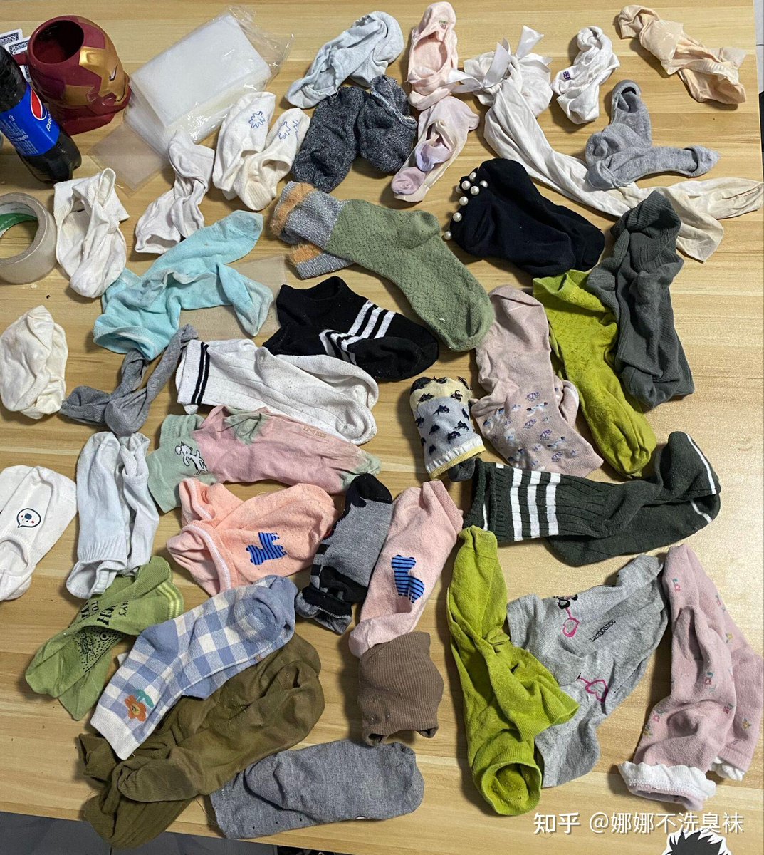 sucker_viewer's tweet photo. Just folded all the mismatched socks into neat piles and found 3 single ones.  Who else has this sock mystery https://t.co/ak6Ph654W9