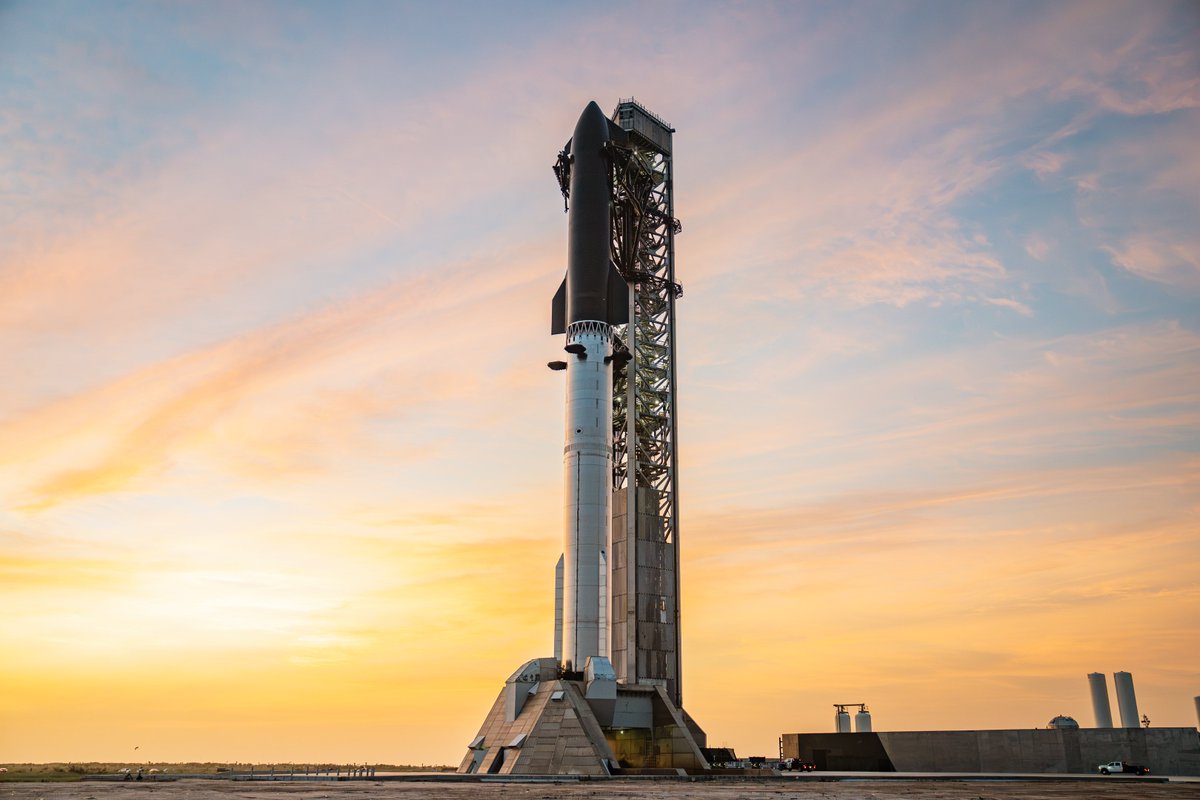XFreeze's tweet photo. We're getting very close to Starship Flight 14 and this is going to be something very special

For the first time, SpaceX plans to catch Starship itself with Mechazilla chopsticks

Super Heavy has already been successfully caught 3 times

Now it's Starship's turn... Flight 13 ended with such a precise soft landing that Elon said Starship would have been caught by the tower arms if SpaceX had attempted it

And this comes right as Starlink V3 moves from testing toward operational deployment

Flight 13 already proved the architecture by successfully deploying 20 Starlink V3 satellites

V3 is an absolute monster:
• ~1 Tbps downlink capacity PER satellite
• ~10X the downlink capacity of V2
• Up to 60 V3 satellites on a single Starship
• ~60 Tbps of new capacity from ONE launch
• 20X+ more Starlink downlink capacity deployed per launch vs Falcon 9

SpaceX spent the previous flights proving the pieces needed to get here: Raptor 3, the heat shield, reentry, in-space engine relight, payload deployment and precise landing

Flight 14 brings it all together
• Attempt to catch Starship
• Deploy V3 into orbit
• Move Starship from an experimental vehicle toward a fully and rapidly reusable transportation system

This is where Starship starts becoming the fully reusable transportation system SpaceX designed it to be