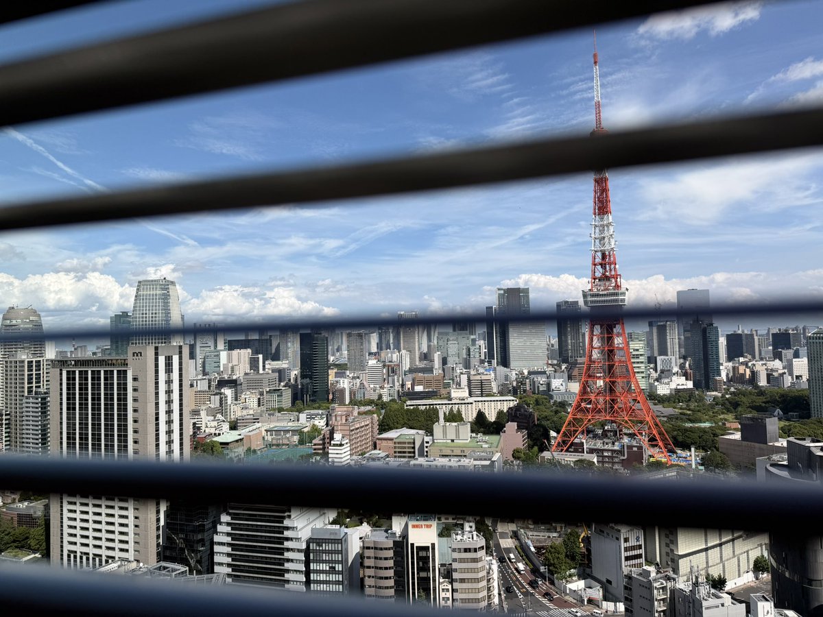 hoshihaya's tweet photo. 久々の出社 https://t.co/7Og08lObcg