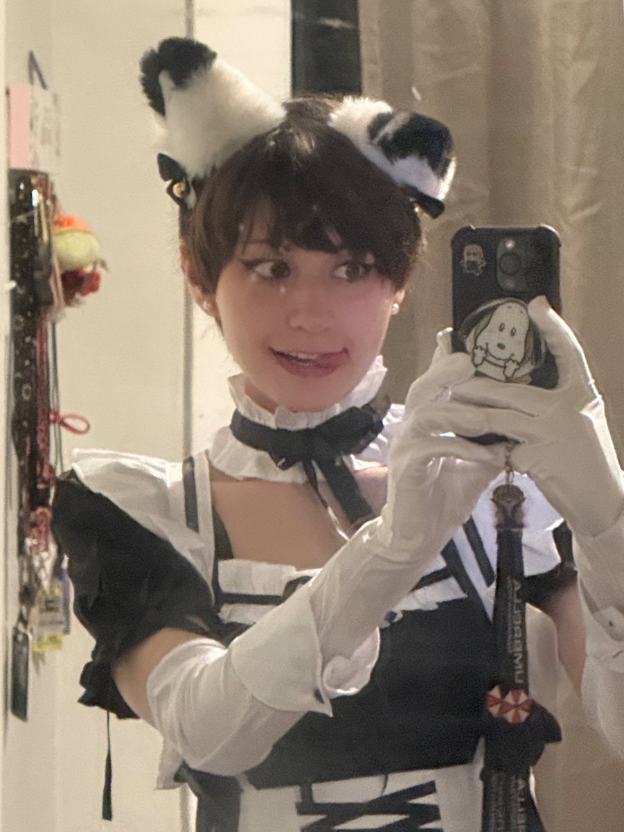 MimiDoesCosplay's tweet photo. I still cannot believe we hit the maid dress subgoal…

BUT AAAAA THANK U GUYS SO SO MUCH FOR TUNING IN TONIGHT!! SUB GOAL WAS MET,, THRONE ITEMS WERE FUNDED AND SOMEHOW I’LL BE GETTING A NEW PHONE CUS OF IT ;;;w;;;; I COULD CRY. ILY GUYS SO MUCH <<<<3 https://t.co/UAgRso5W7j
