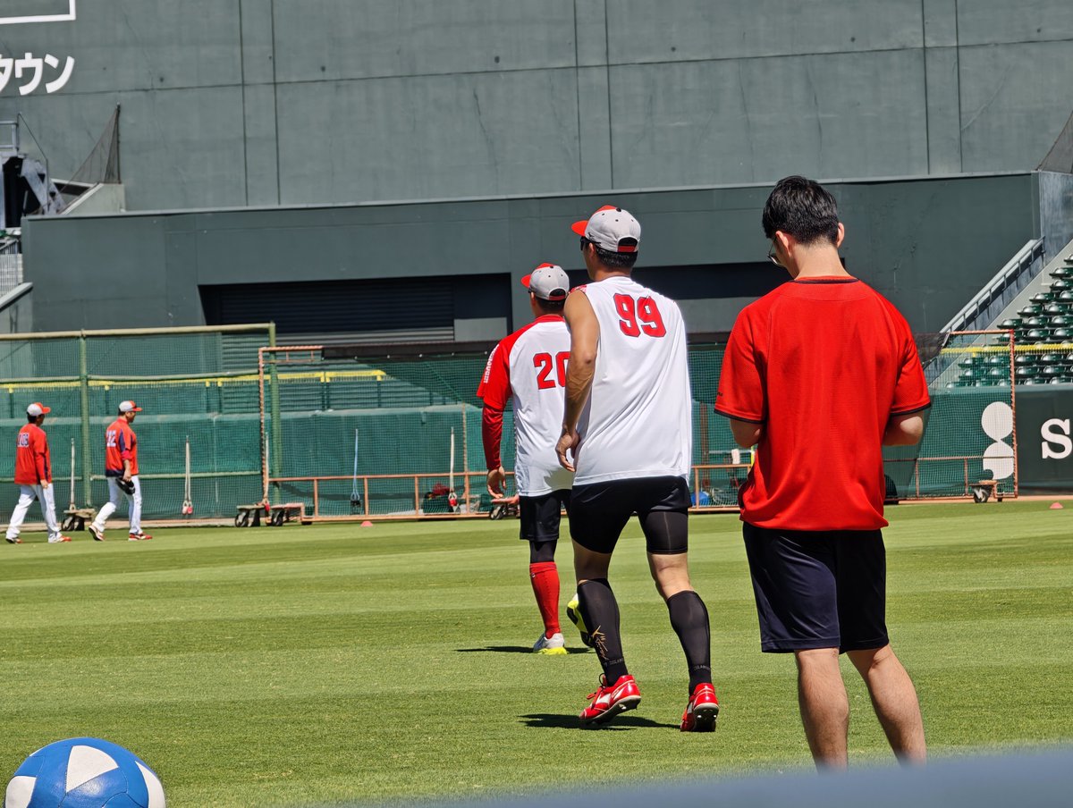 chugoku_carp's tweet photo. 二俣選手の姿があります。
小園選手の姿が見当たりません。
#carp https://t.co/fYdyefI24m