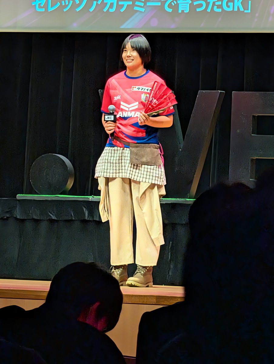 muga1093's tweet photo. 選手が考えたコーディネートでぜひ女子サッカーの試合に足を運んでみては？
☆選手考案コーディネート集（その３）
#WEリーグ開幕 
#アルビレックス新潟レディース 
#平尾知佳 
#セレッソ大阪ヤンマーレディース 
#名和咲香 
#INAC神戸レオネッサ 
#吉田莉胡 
#サンフレッチェ広島レジーナ 
#市瀬千里 https://t.co/q8Eqg03opj