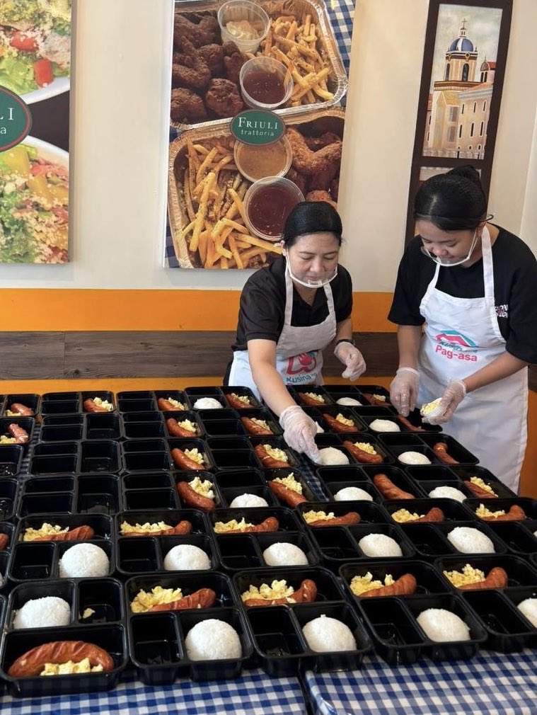 angatbuhay_ph's tweet photo. MORE HOT MEALS FOR FLOOD-AFFECTED COMMUNITIES

#AngatBayanihanInAction: The response continues today as the Maginhawa Food Community, through Kusina ng Pag-asa, works alongside its network of partner kitchens to prepare warm meals for communities across NCR, CALABARZON, and https://t.co/jffXmO0POV