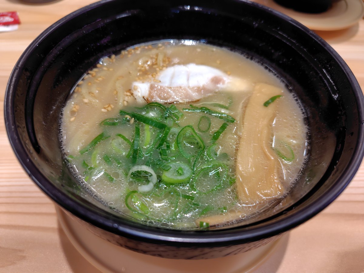 k_su_j's tweet photo. 〆はやはりラーメンで
武双家監修 家系風！豚骨醤油ラーメン
スシロー鯛白湯ラーメン
美味い！ https://t.co/eSPlo8ejsE