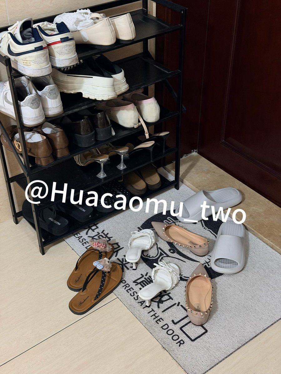 huacaomu_two's tweet photo. 接上条的，这双蕾丝鱼嘴高跟真的骚看见一下子就硬了，门口还有双袜子香的一批 #足交 #扫楼打胶 #扫楼 #高跟鞋 #扫楼 https://t.co/s0mpiWxLeL