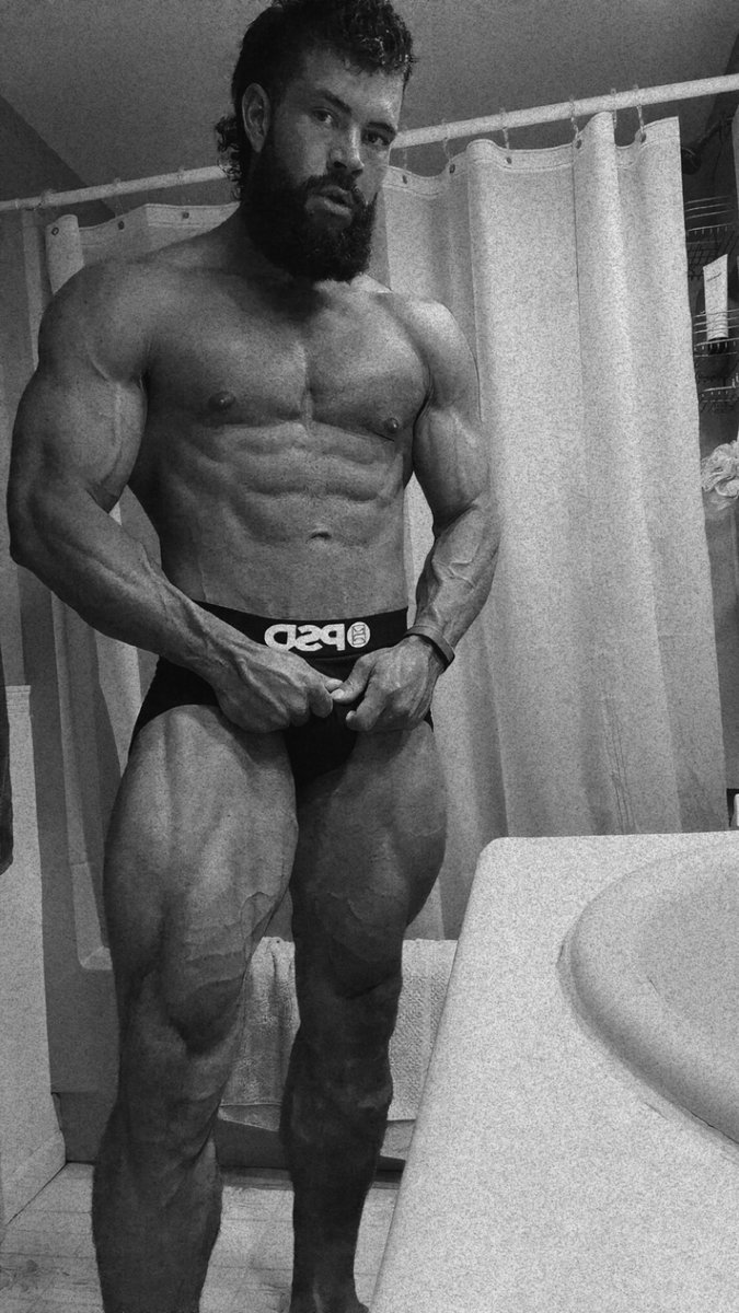 Thadeus_james1's tweet photo. Leg day was not skipped https://t.co/lyAN1I3PZ7