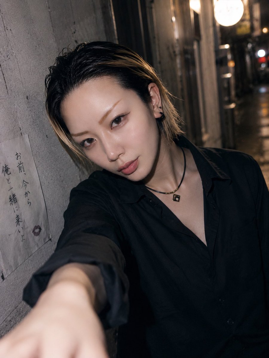 Minato_Rurino's tweet photo. 夜の路地で偶然会った、ちょっと怖そうやけど実は優しいヤンキー系らしい https://t.co/QbWyeKqMOS