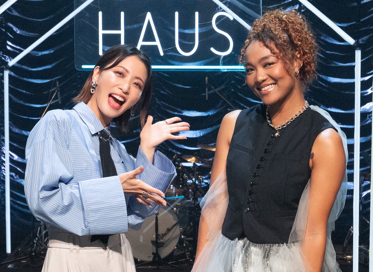 oricon's tweet photo. 元宝塚星組トップスター・礼真琴、初冠番組❗️
平原綾香＆Crystal Kayと豪華デュエット
トークパートではお茶目な素顔も
⠀
🎤歌唱曲＆収録後のコメント公開
https://t.co/SgSh9LOviO
⠀
『礼真琴CROSS HAUS』
9/12(土) 22時～WOWOWで放送 https://t.co/e4OcPLOte9